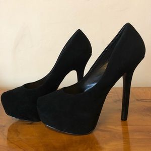 Steve Madden Black Platform Suede Pumps
